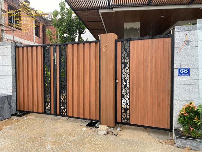 Cửa gỗ công nghiệp - chất liệu được sử dụng làm cửa biệt thự phổ biến 