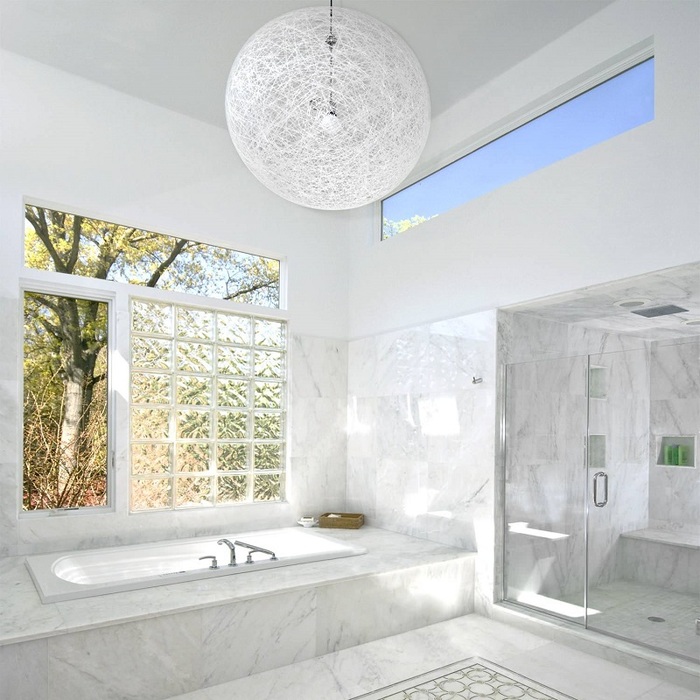 6 cách tối ưu sáng cho biệt thự hiệu quả và phù hợp không gian 2 Kính là vật dụng giúp lấy sáng một cách hiệu quả