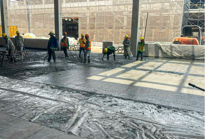 Quy trình đổ bê tông sàn - 3 lưu ý khi đổ bê tông 4 Khi thực hiện đổ bê tông sàn sẽ chia thành từng dải